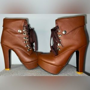 Brown heel boots with lace